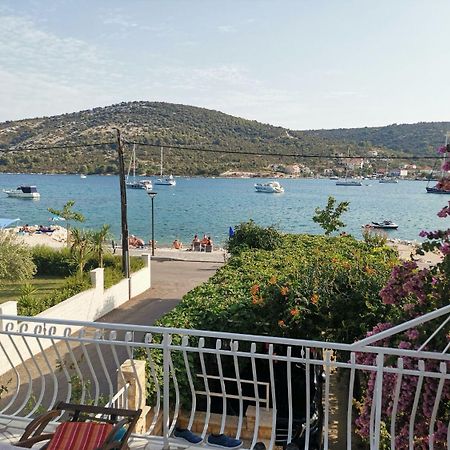 Apartments Srdan Vinišće Kültér fotó