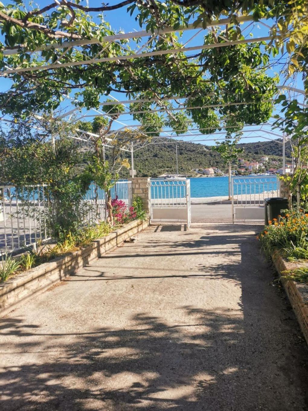 Apartments Srdan Vinišće Kültér fotó