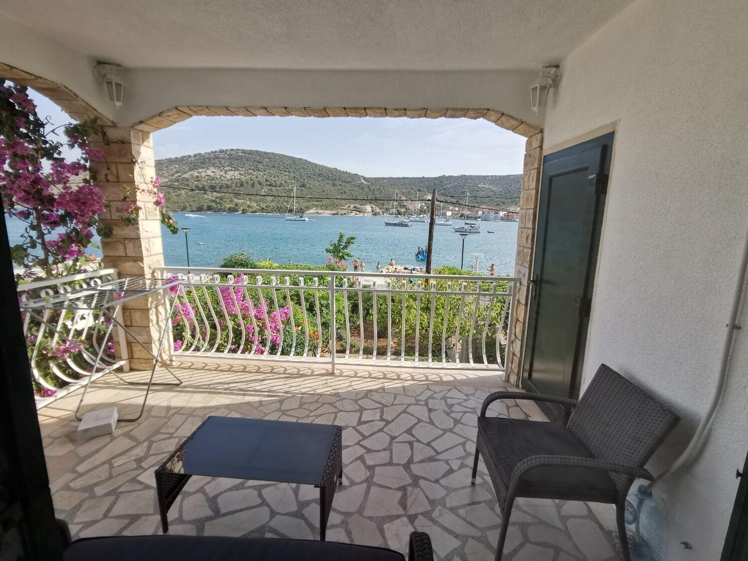 Apartments Srdan Vinišće Kültér fotó