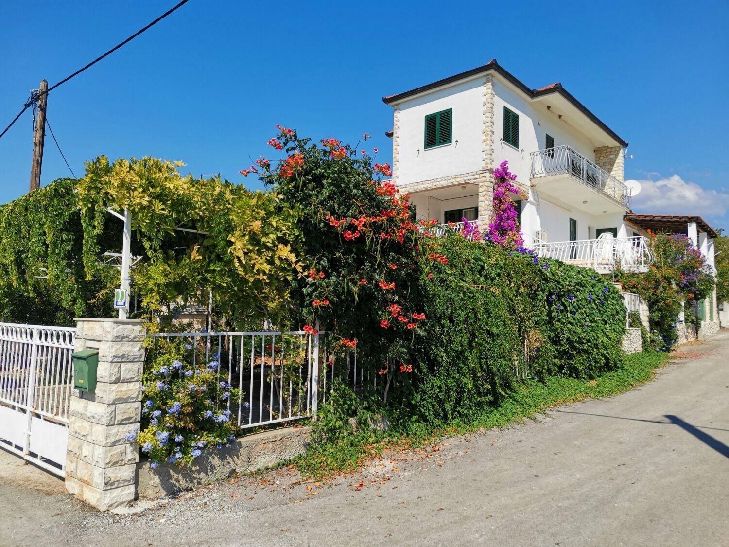 Apartments Srdan Vinišće Kültér fotó